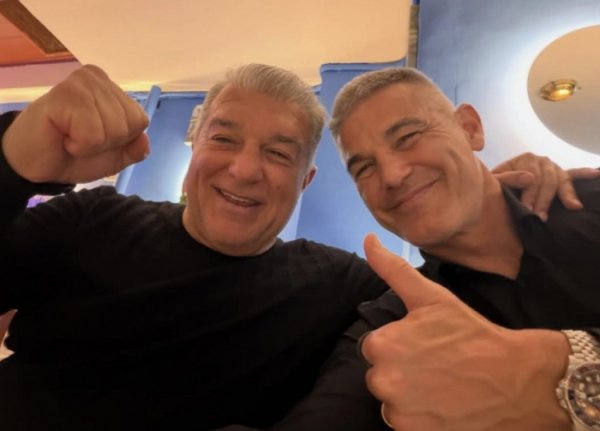 配资平台配资配资 世体：拉波尔塔和助手庆祝皇马本轮不胜，助手在社媒晒出两人合影